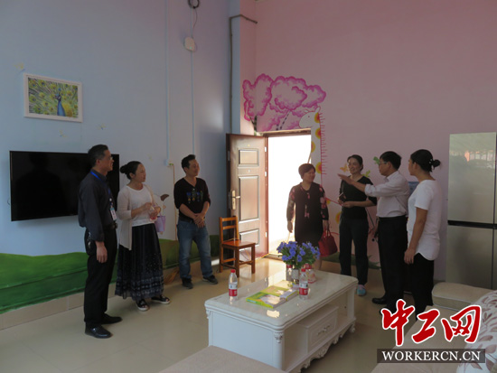 广西柳州鹿寨县教育系统工会首个爱心妈咪小