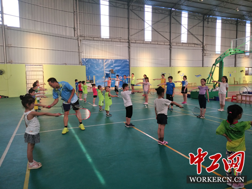 广西鹿寨娘家人羽毛球免费培训开班(图)